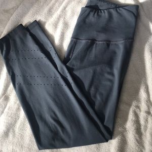 Old navy high rise 7/8 laser cut compression